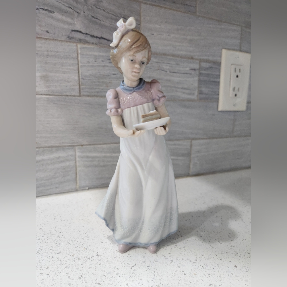 Vintage Lladro Happy Birthday Girl Figurine
